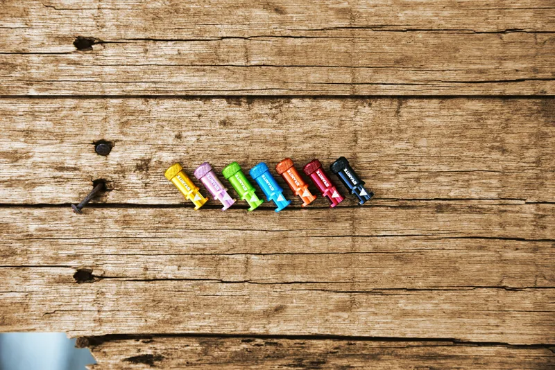 Granite JUICY NIPPLE Tubeless Valve Cap With Valve Core Removal Tool Purple-2